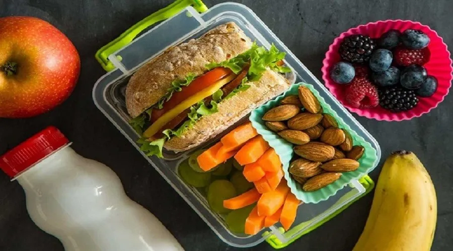 میان وعده مدرسه